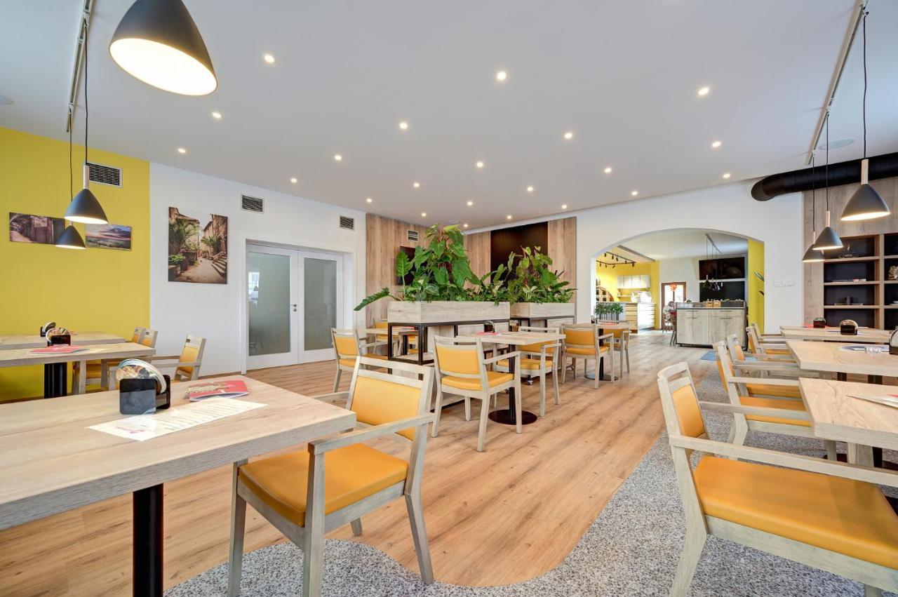 Hotel Restovna Йиловиште Экстерьер фото