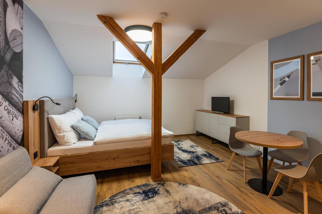 Hotel Restovna Йиловиште Экстерьер фото