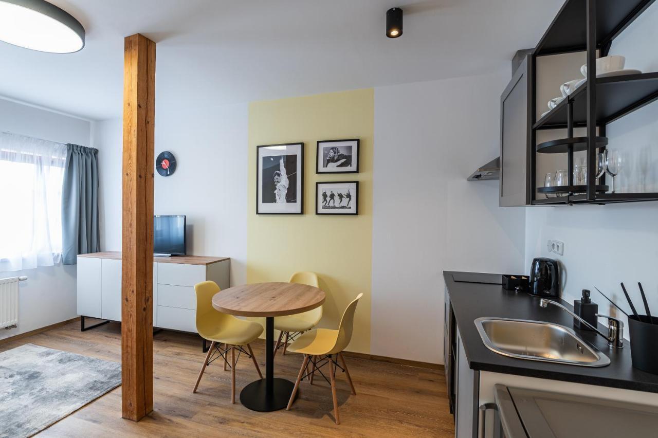 Hotel Restovna Йиловиште Экстерьер фото