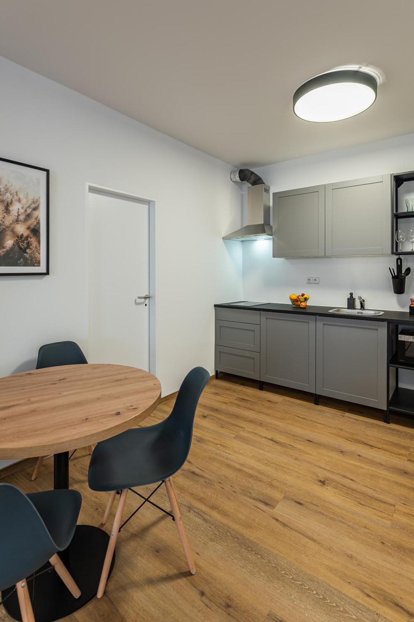 Hotel Restovna Йиловиште Экстерьер фото